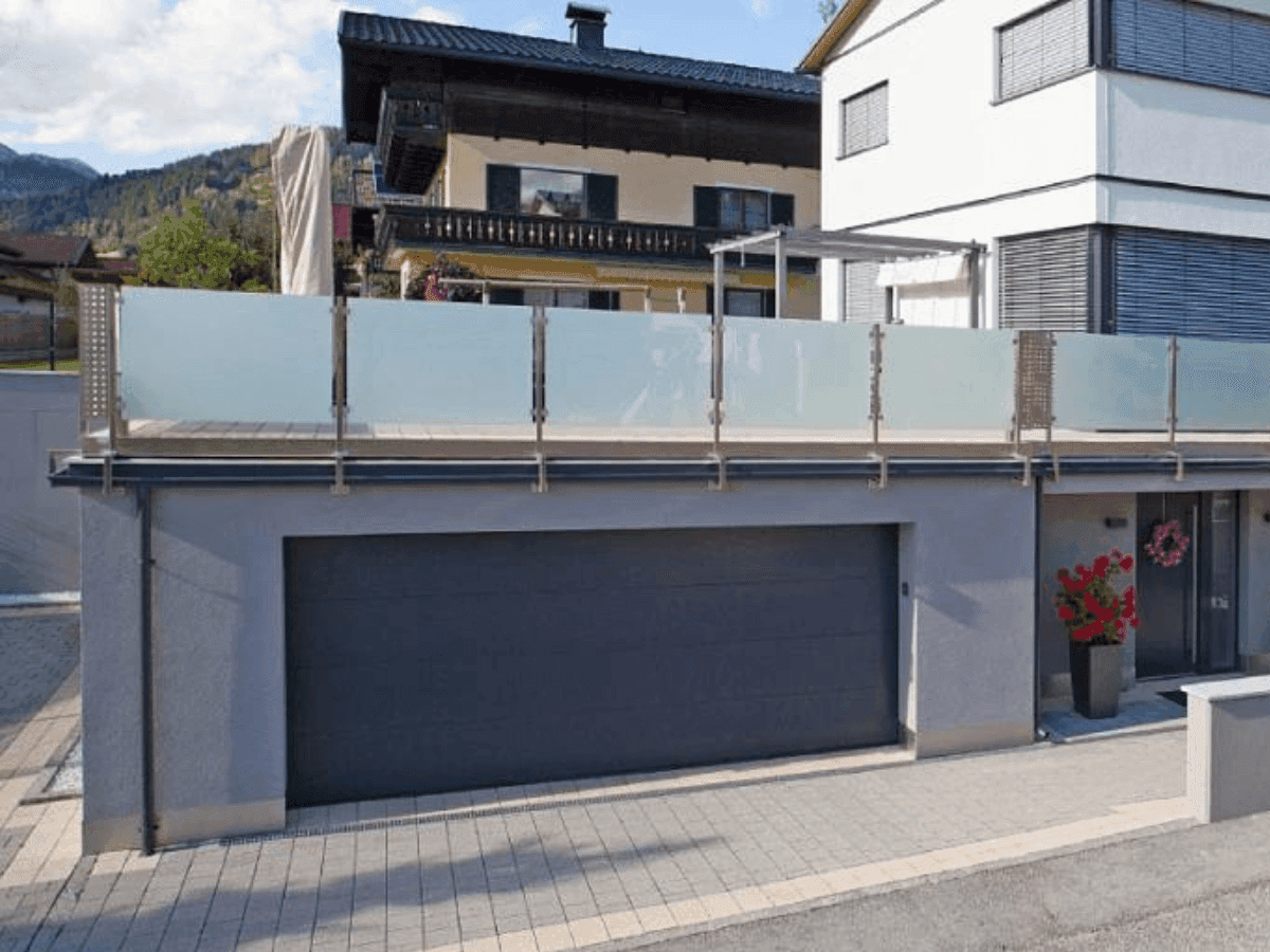 Секционные гаражные ворот Alutech Prestige