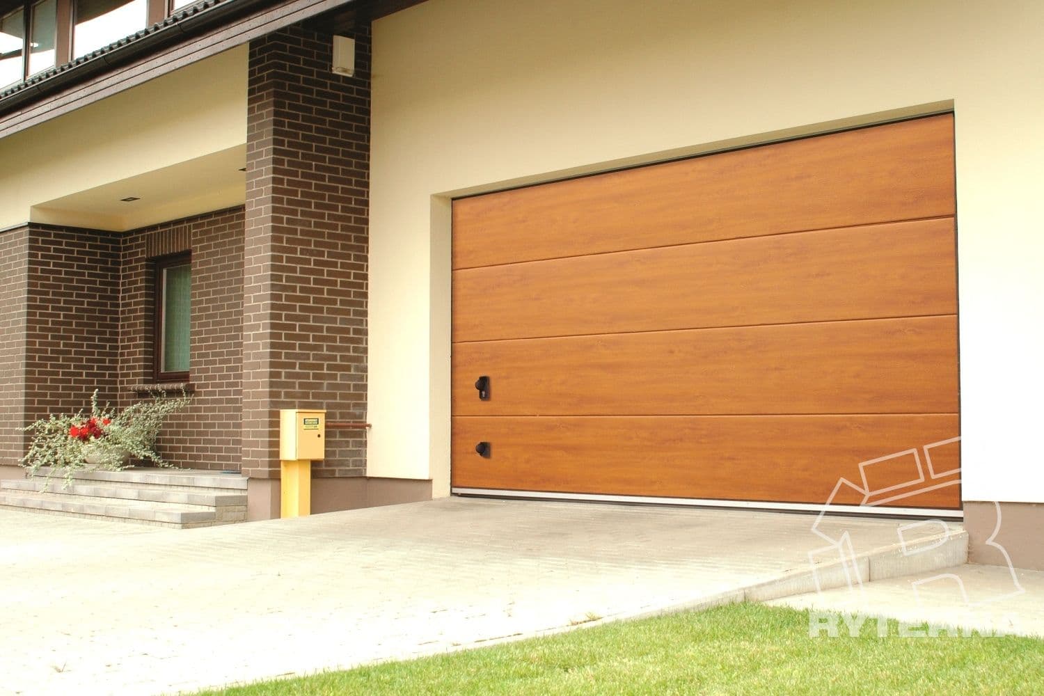Секційні гаражні ворота Ryterna
